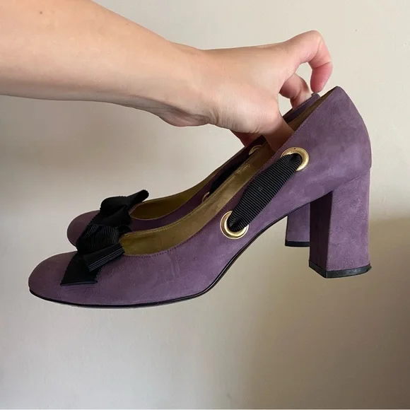 Bettye Muller Lavender Purple Suede Heel Shoes with Black Bow and Ribbon - Picture 2 of 8